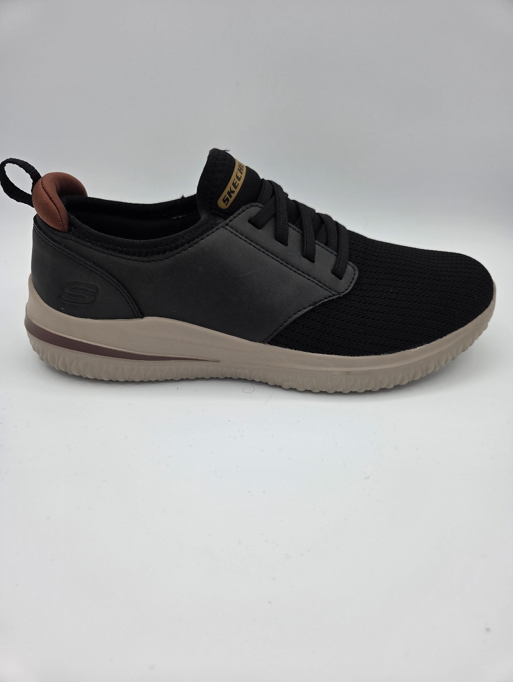 Skechers Men's Black Delson Slip-On Sneaker Size 9